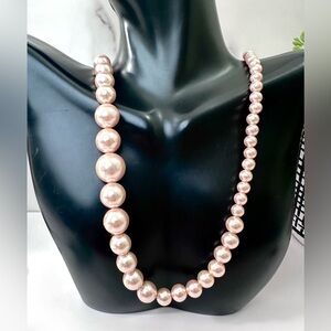 🩷Graduated Pink Faux Pearl Necklace 25”